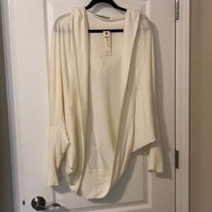 ✨NWT- Abbot Main kimono style hoodie sweater top✨